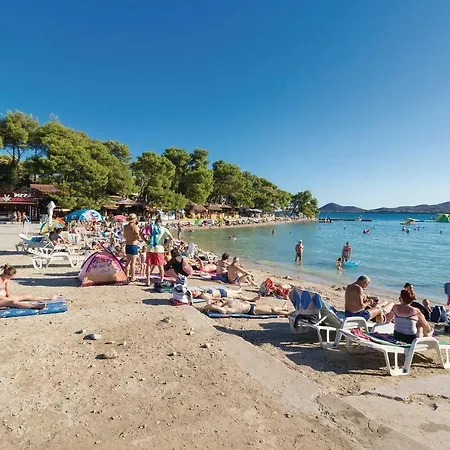 Дом отдыха Five Bedroom Holiday In Biograd