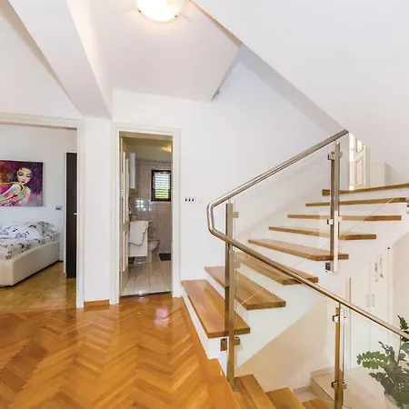 Five Bedroom Holiday In Biograd Дом отдыха *