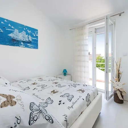 Five Bedroom Holiday In Biograd Дом отдыха