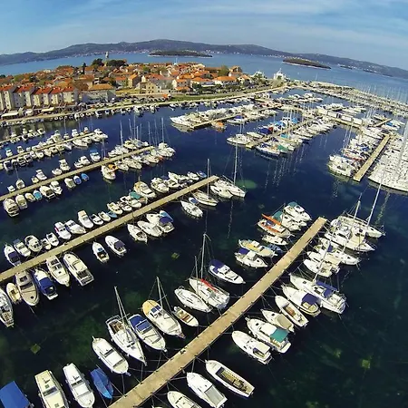 Ferienhaus Five Bedroom Holiday In Biograd