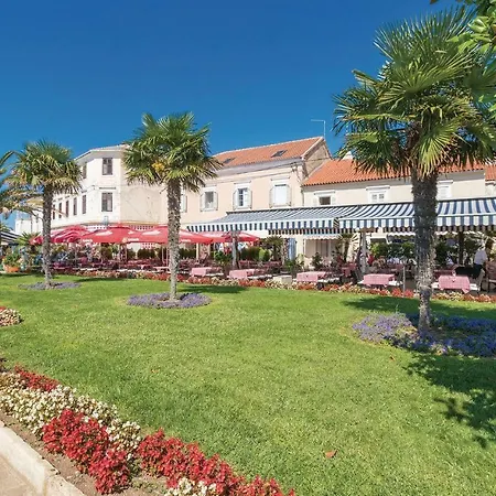 Ferienhaus Five Bedroom Holiday In Biograd