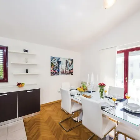 Ferienhaus Five Bedroom Holiday In Biograd Weißenburg