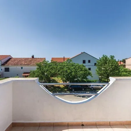 Ferienhaus Five Bedroom Holiday In Biograd *
