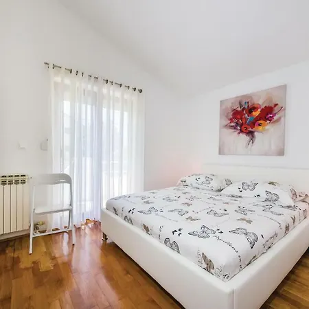 Ferienhaus Five Bedroom Holiday In Biograd *