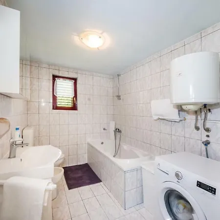 Five Bedroom Holiday In Biograd Ferienhaus Weißenburg